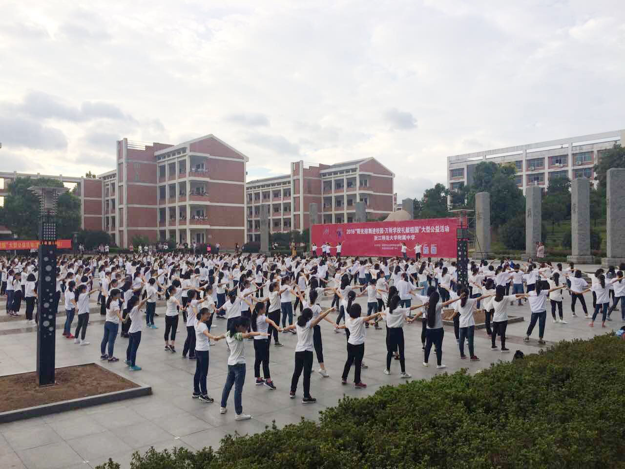 阳光排舞进校园,万所学校礼献祖国