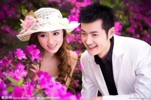 夫妻船上遇難，丈夫不顧妻子獨自逃生。