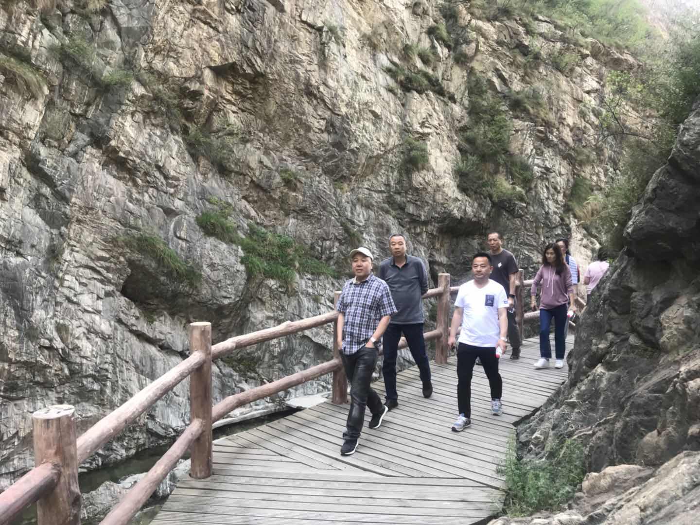 中國登山協(xié)會副主席、中國山地戶外運動**專家赴我基地視察