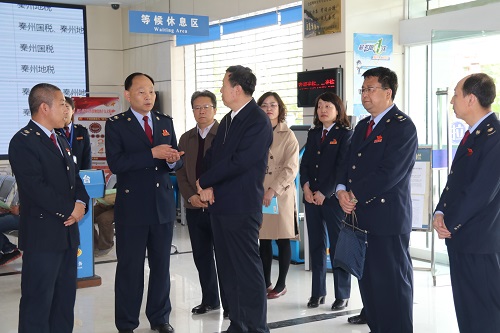 省局楊勇局長調(diào)研秦州國稅工作