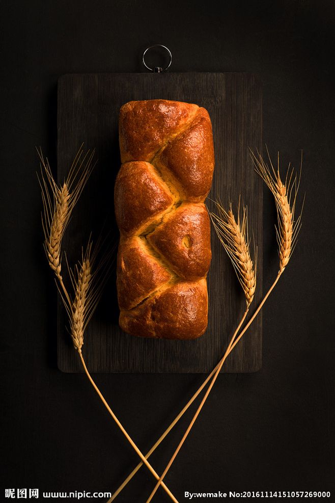 我们卖这些面包喔~