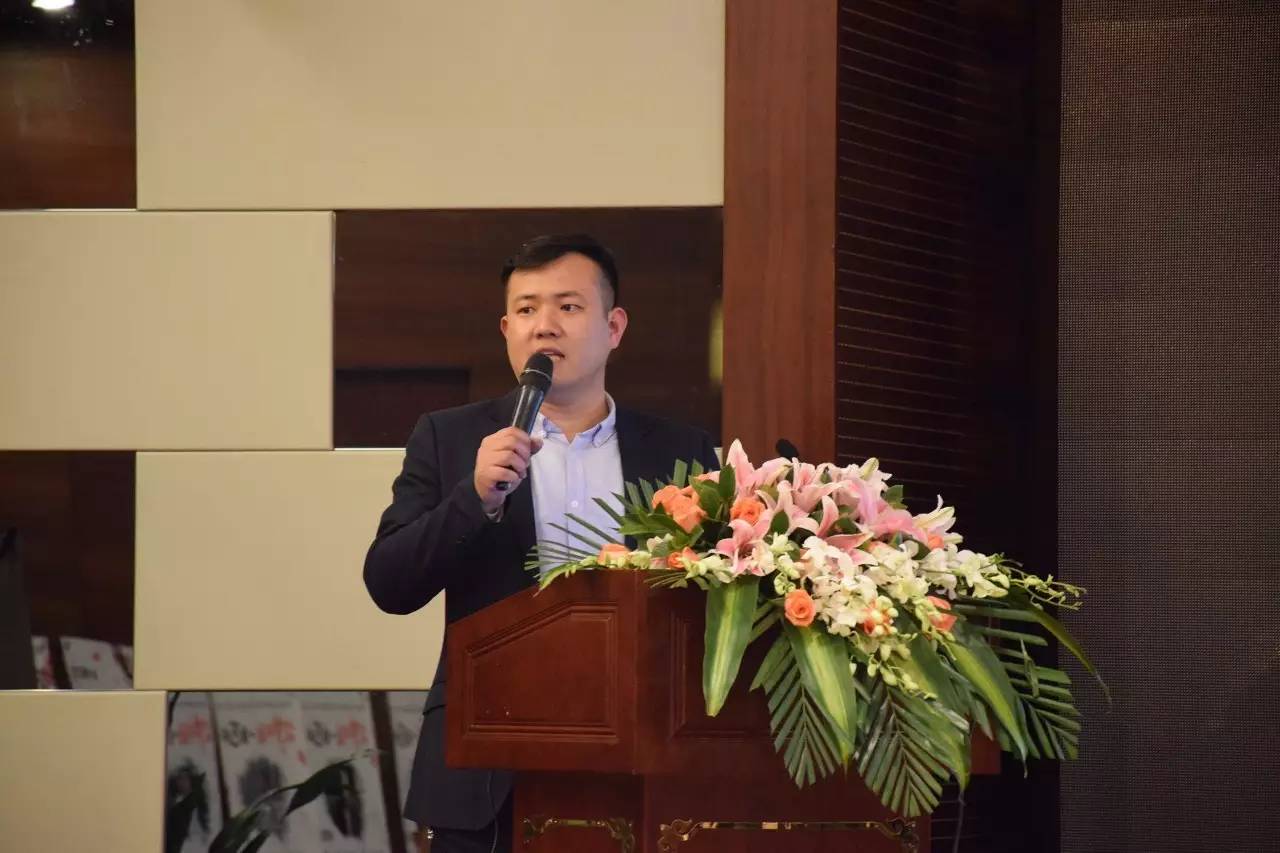 文化部文化艺术人才中心美术书法创作考评中心外联部部长张庆民;书画