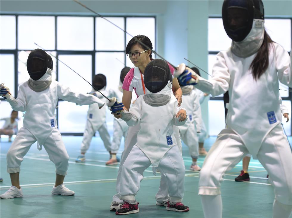 奇幻魔法课  西方社交礼仪  欧洲宫廷舞  击剑  西点制作  晚会