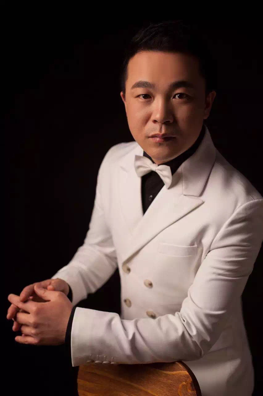 特邀知名主持人万豪