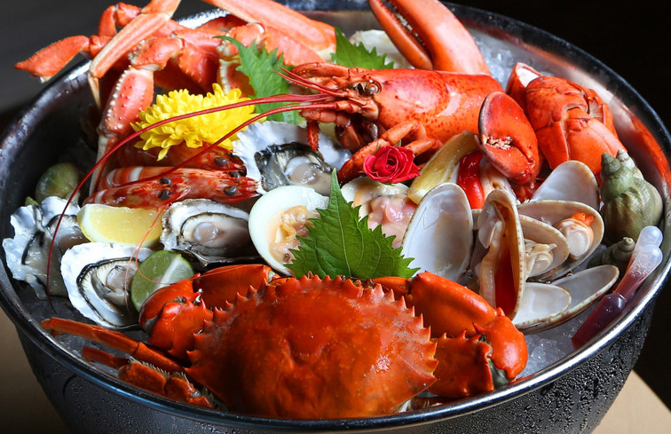 加工以外,还可以到三亚锦江宝宏酒店餐厅享用最实惠最靠谱的海鲜套餐