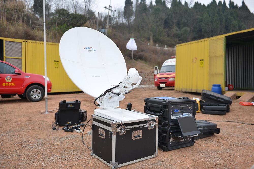 支队指挥中心利用350m无线常规通信站结合350m数字无线通信移动站