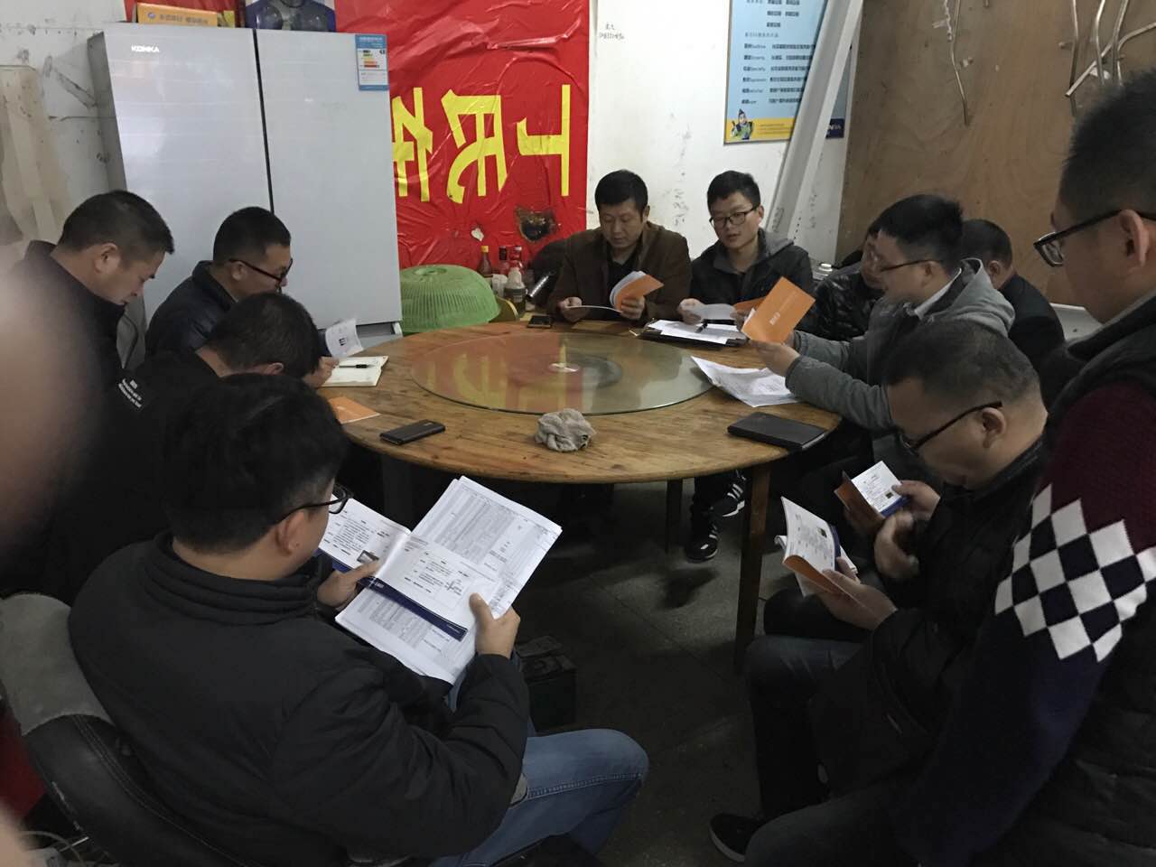 终端升级战报(11月)_怎么制作微信ppt- 兔展h5作品