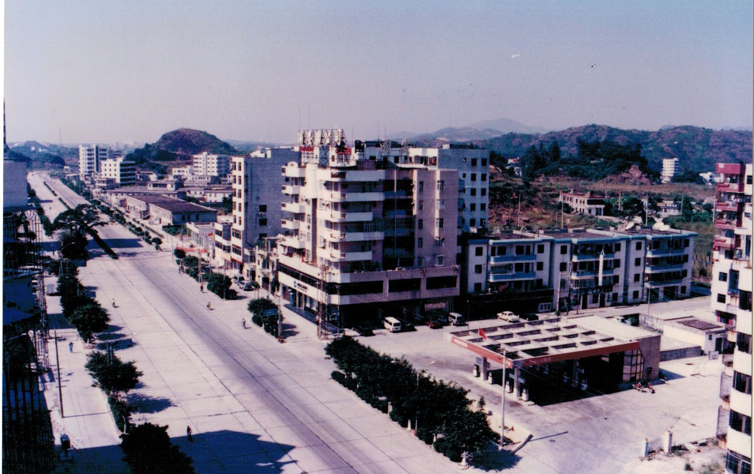 反映大亚湾区域内街道,建筑,村落,作坊,工厂,民居等具有重大变化的老