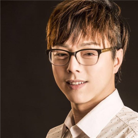 东东 国家级高级化妆师  zfc平面广告指定化妆造型总监  色色婚纱影楼