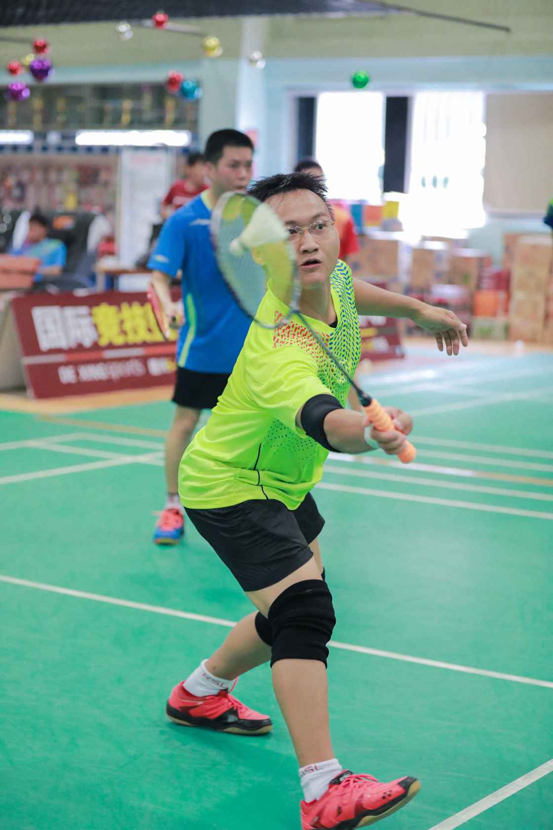 验收室王彦东和林义芳获得男子双打亚军.