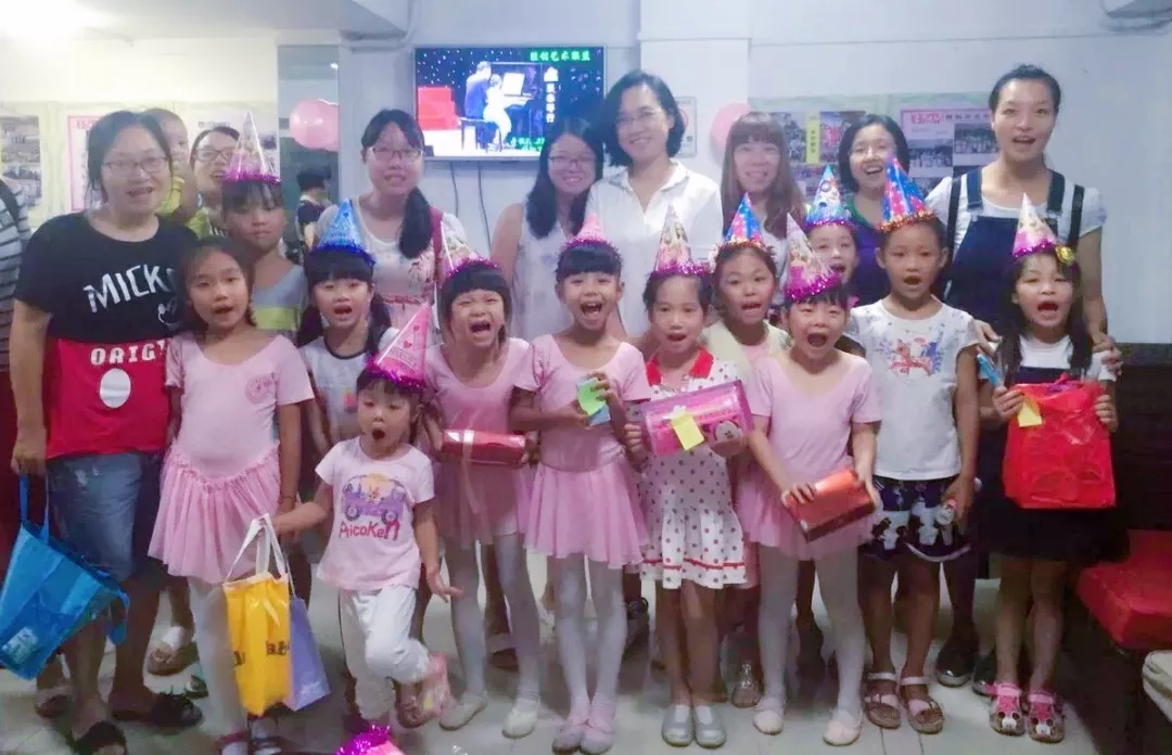 钰杰教育学员生日会邀请函
